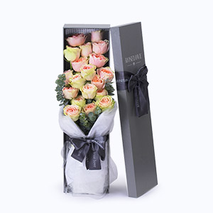 绍兴市Roselove轻奢系列19枝进口绿粉玫瑰枪炮礼盒