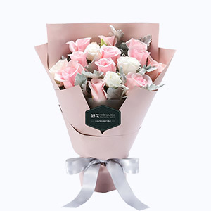 泰兴市Secret love倾慕鲜花系列11枝粉玫瑰+2枝白桔梗