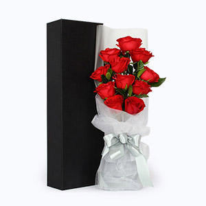 泰兴市Cherish珍爱鲜花系列11枝红玫瑰+栀子叶枪炮礼盒